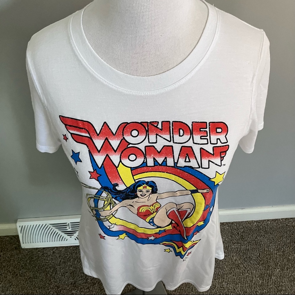 DC Comics Wonder Woman White Soft T-shirt Vintage Looking 90’s Size Small S Tee
